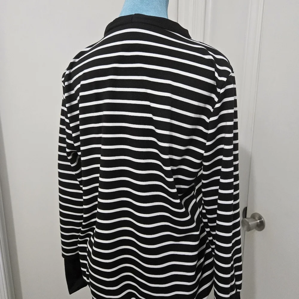 Black and White Sweater - Picture 5 of 5